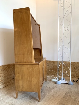 Secrétaire en chêne des années 50 avec portes coulissantes