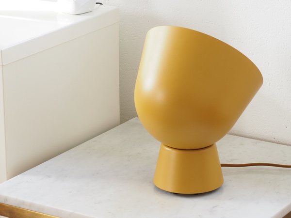 Lampe de table moutarde IKEA PS 2017 par OLA WIHLBORG