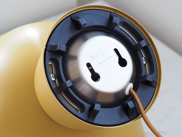 Lampe de table moutarde IKEA PS 2017 par OLA WIHLBORG