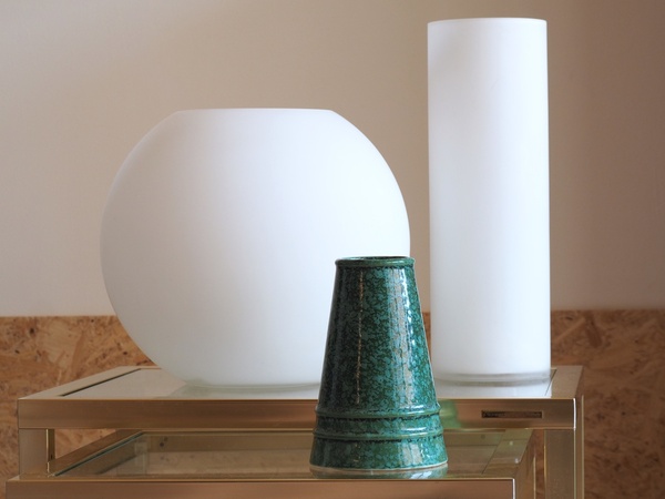 Lampe cylindrique à poser en verre blanc
