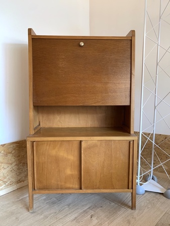 Secrétaire en chêne des années 50 avec portes coulissantes