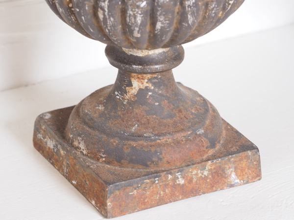 Paire de petits vases Médicis
