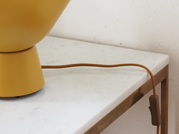 Lampe de table moutarde IKEA PS 2017 par OLA WIHLBORG