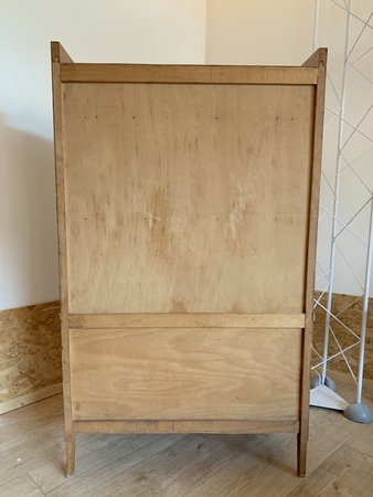 Secrétaire en chêne des années 50 avec portes coulissantes