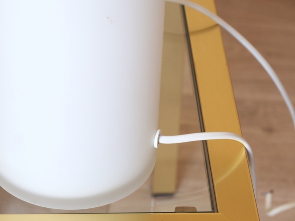Lampe cylindrique à poser en verre blanc