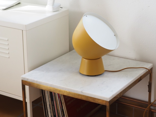 Lampe de table moutarde IKEA PS 2017 par OLA WIHLBORG