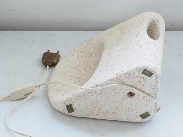 Lampe en pierre sculptée attribuée à Albert TORMOS