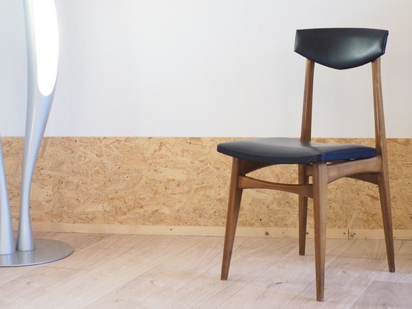 6 chaises bois et Skaï noir Mid-Century