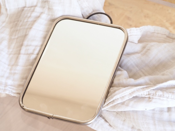 Petit miroir de barbier