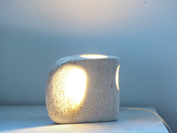 Lampe en pierre sculptée attribuée à Albert TORMOS