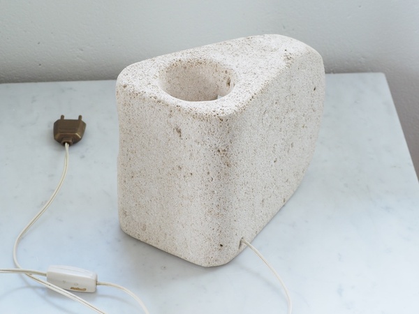 Lampe en pierre sculptée attribuée à Albert TORMOS