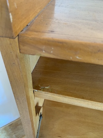 Secrétaire en chêne des années 50 avec portes coulissantes