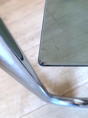 Table basse chrome et verre fumé de style BAUHAUS