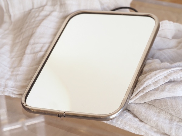 Petit miroir de barbier